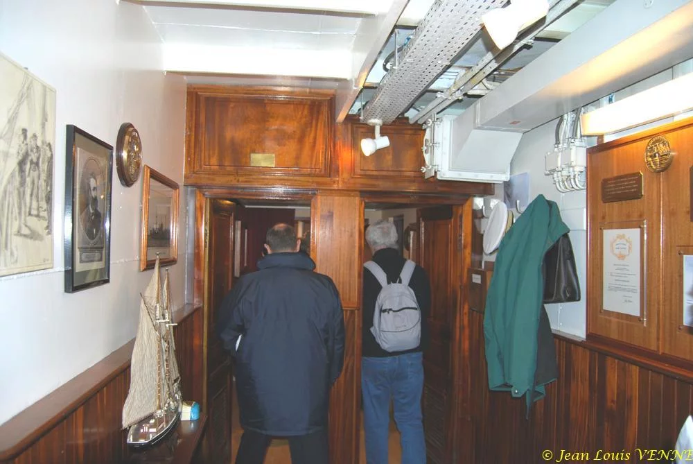 L'entrée du carré officiers