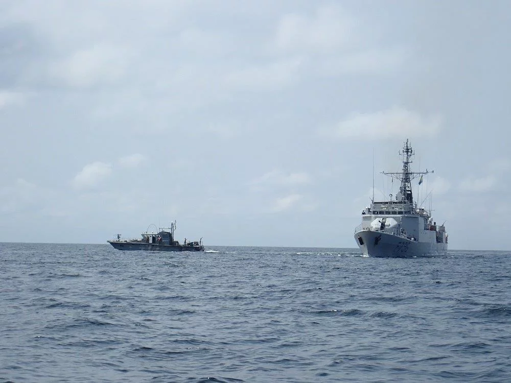 Le patrouilleur Commandant Birot aux côtés de la marine gabonaise