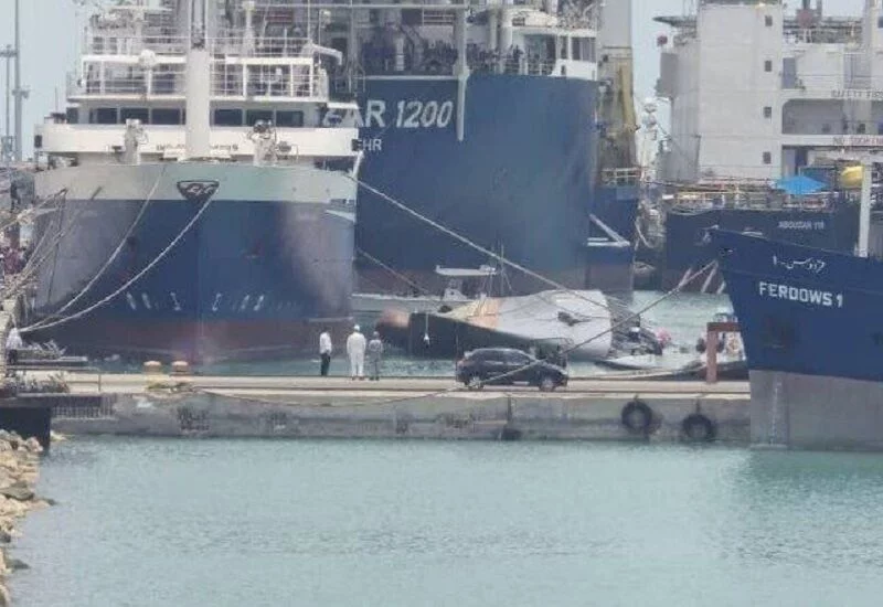 La frégate iranienne Sahand chavirée dans le port de Bandar Abbas