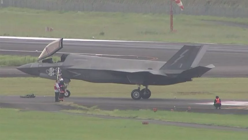 Un chasseur F-35B britannique sur l'aéroport japonais de Kagoshima