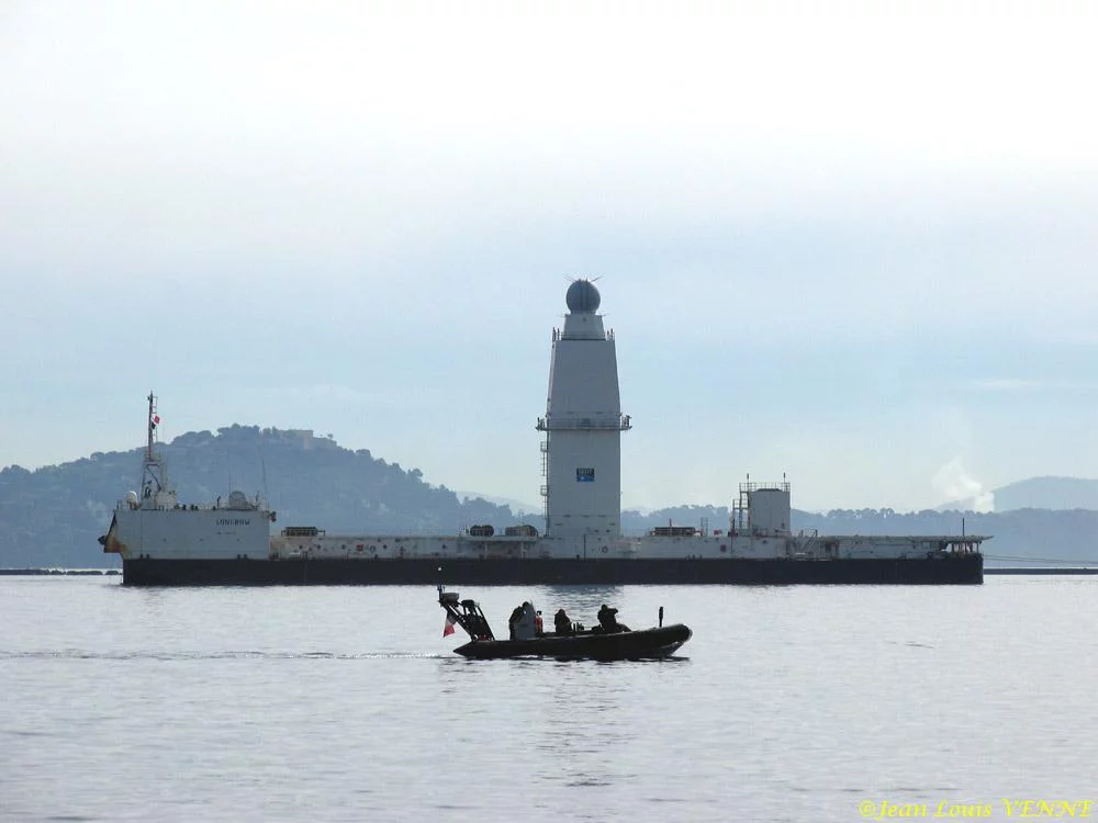 Un mÃ¢t de destroyer britannique Ã  la Seyne-sur-Mer