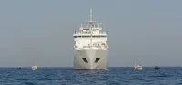 Le Beautemps-Beaupré et ses vedettes hydrographiques protégés par des fusiliers-marins
