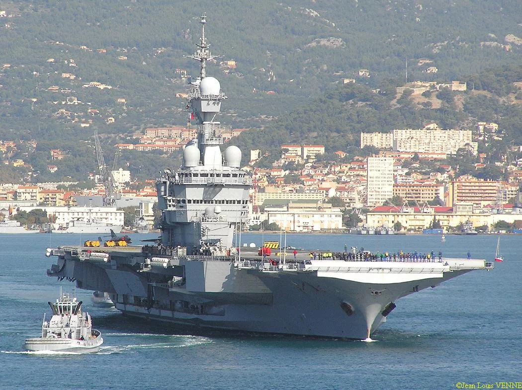 Le Charles de Gaulle prend la mer