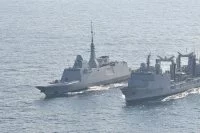 Le pétrolier-ravitalleur Marne ravitaille la frégate Normandie en Méditerranée orientale
