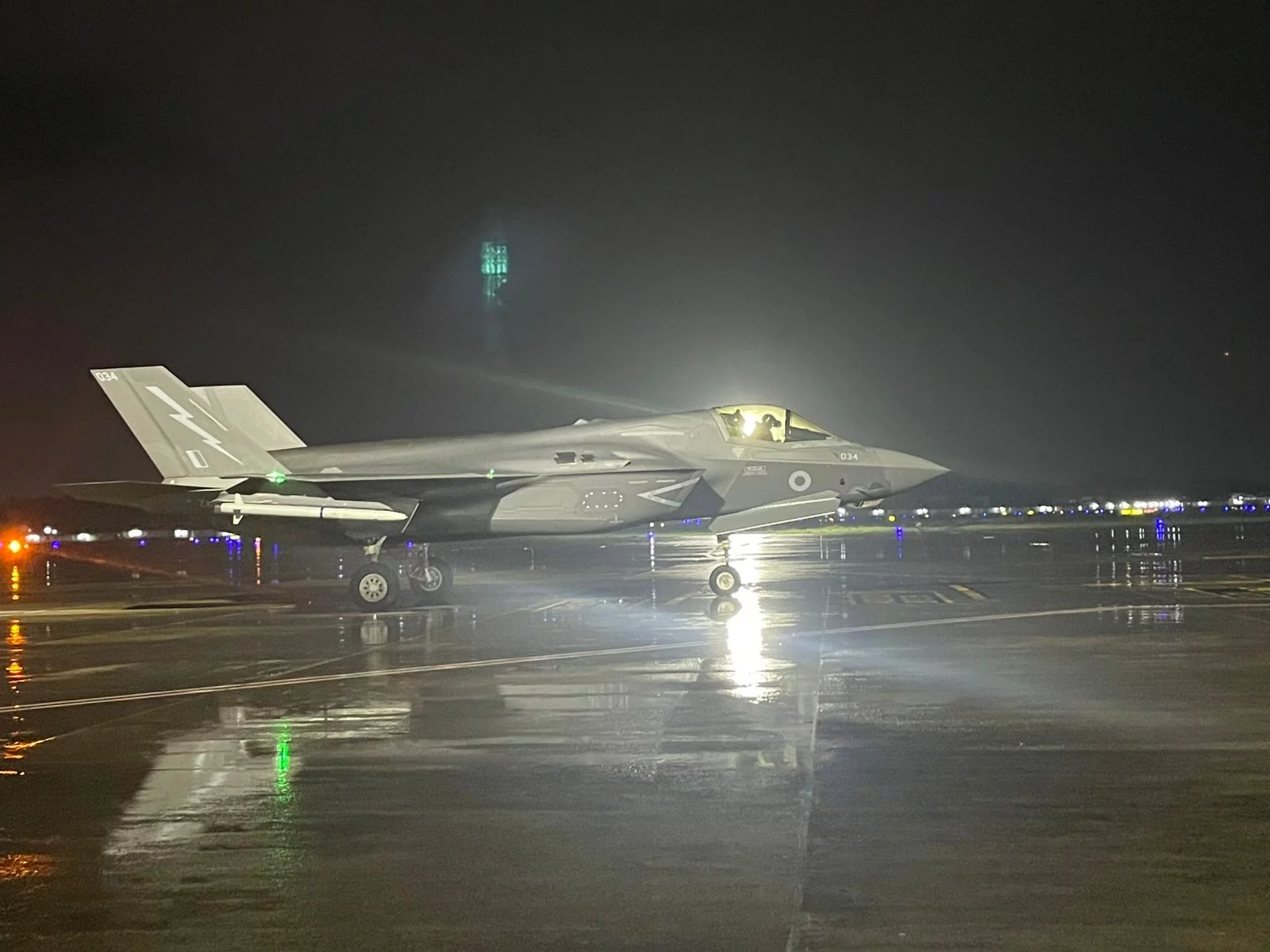 Un chasseur F-35 du porte-aéronefs britannique HMS Prince of Wales sur l’aéroport de Thiruvananthapuram (Inde)