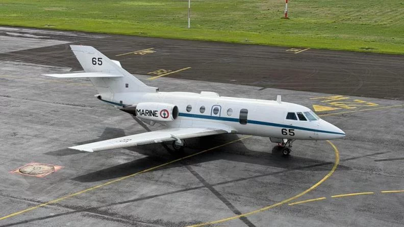 Un avion de surveillance maritime Facon 200