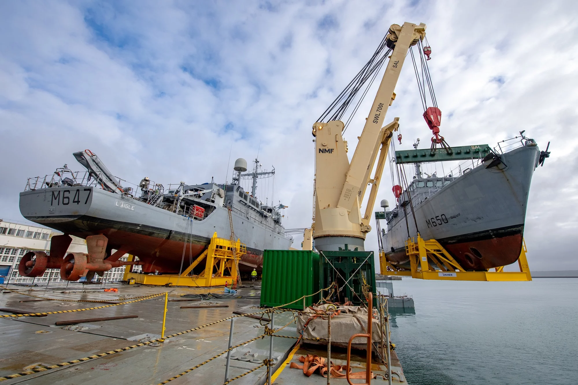 Grutage du Sagittaire à bord du Trina