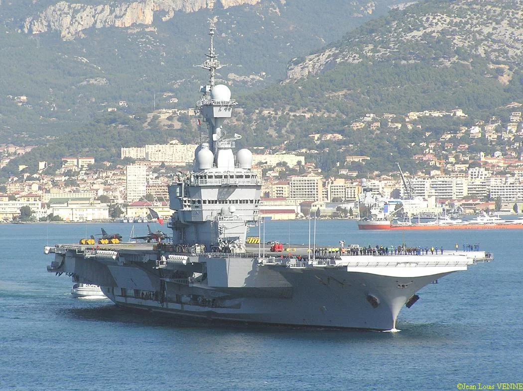 Le Charles de Gaulle prend la mer