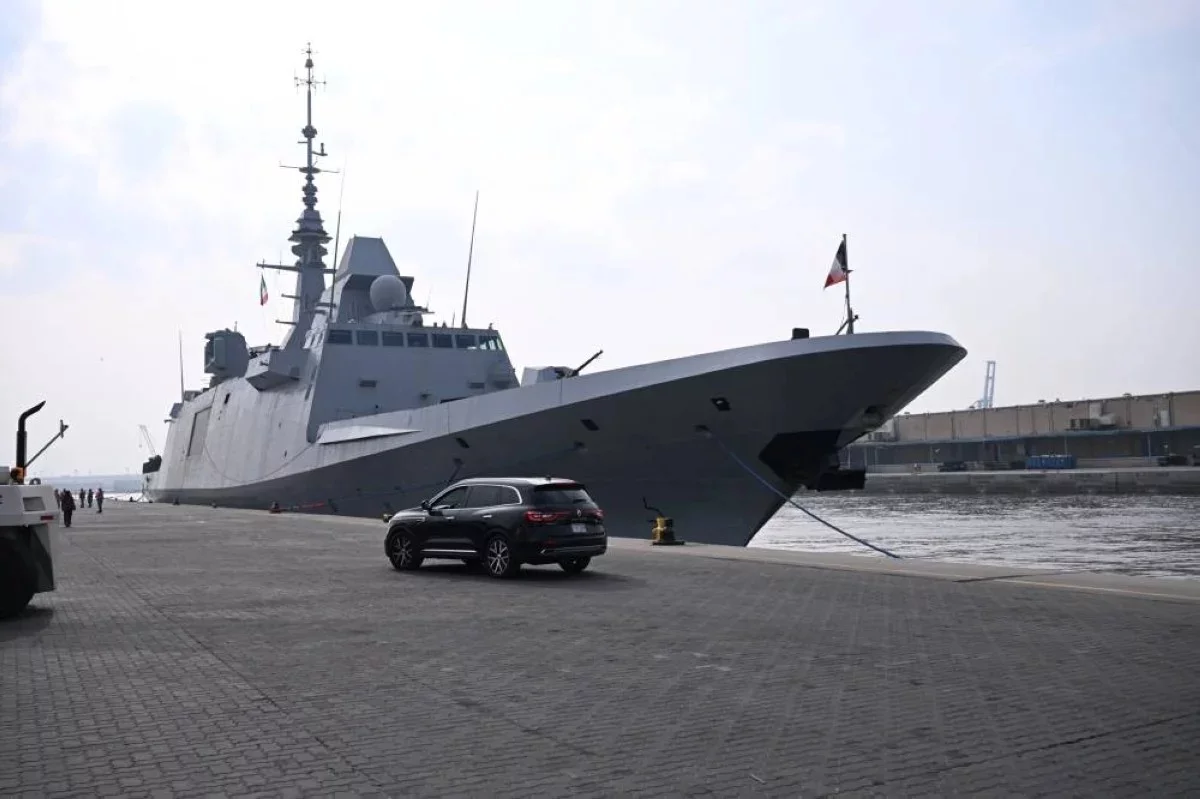 Une frégate de la marine nationale en escale dans le port de Shuwaikh (Koweït)