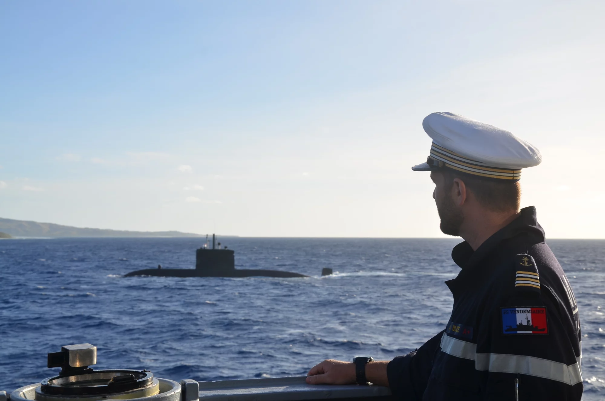 Le Vendémiaire et le sous-marin canadien Chicoutimi