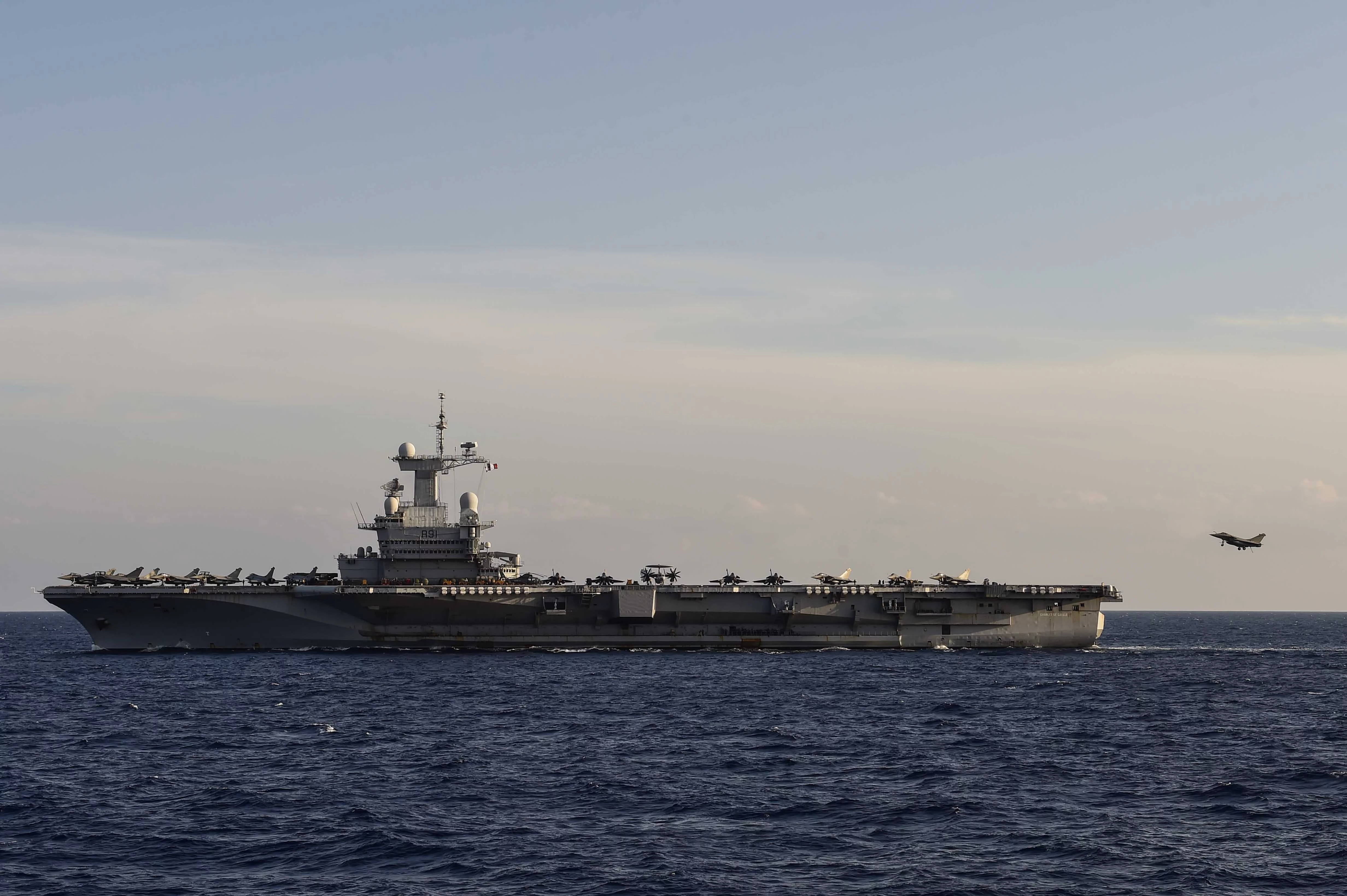 Opérations aériennes sur le porte-avions Charles de Gaulle