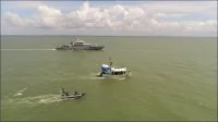 Le patrouilleur La Résolue escorte une tapouille brésilienne