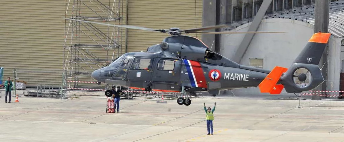 Un hélicoptère Dauphin SP de la 35F