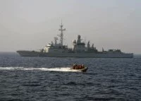 La frégate Cassard se prépare à un exercice avec le destroyer USS Ramage