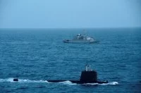 La frégate Vendémiaire et le sous-marin Emeraude