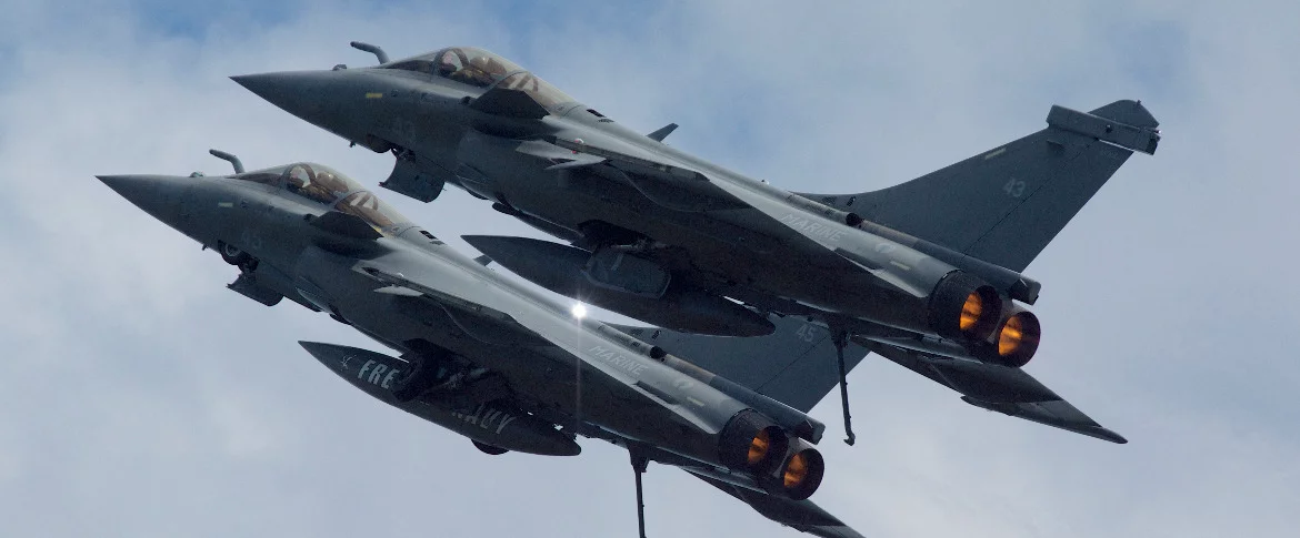 Deux Rafale Marine volent en formation