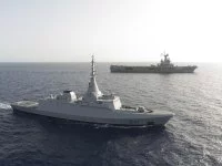Le porte-avions Charles de Gaulle et la frégate El Fateh