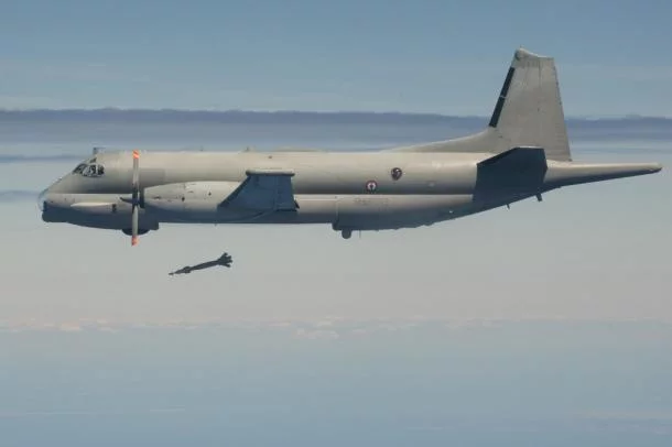 Tir GBU 12 par un avion se patrouille maritime