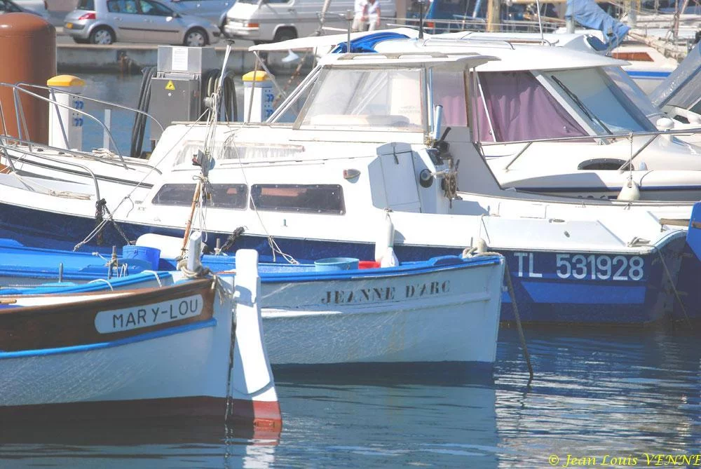 La Jeanne d'Arc fait escale dans le petit port de St Mandrier