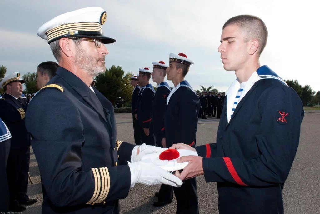 Cérémonie de présentation aux Drapeaux pour les apprentis marins