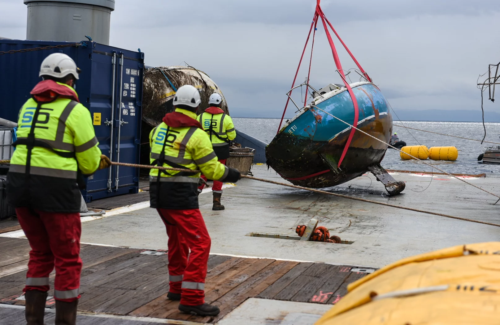 Relevage d'une épave sur les côtes corses