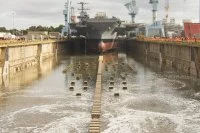 Mise à l'eau du nouveau porte-avions américain, l'USS John F. Kennedy