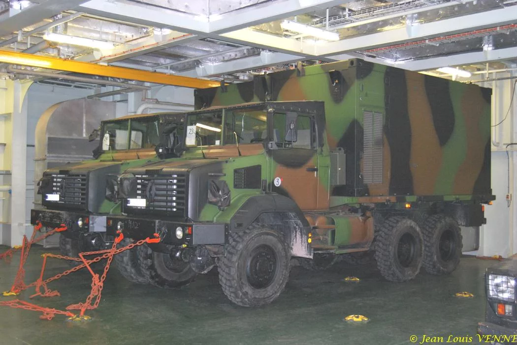 Dans les hangars du Mistral