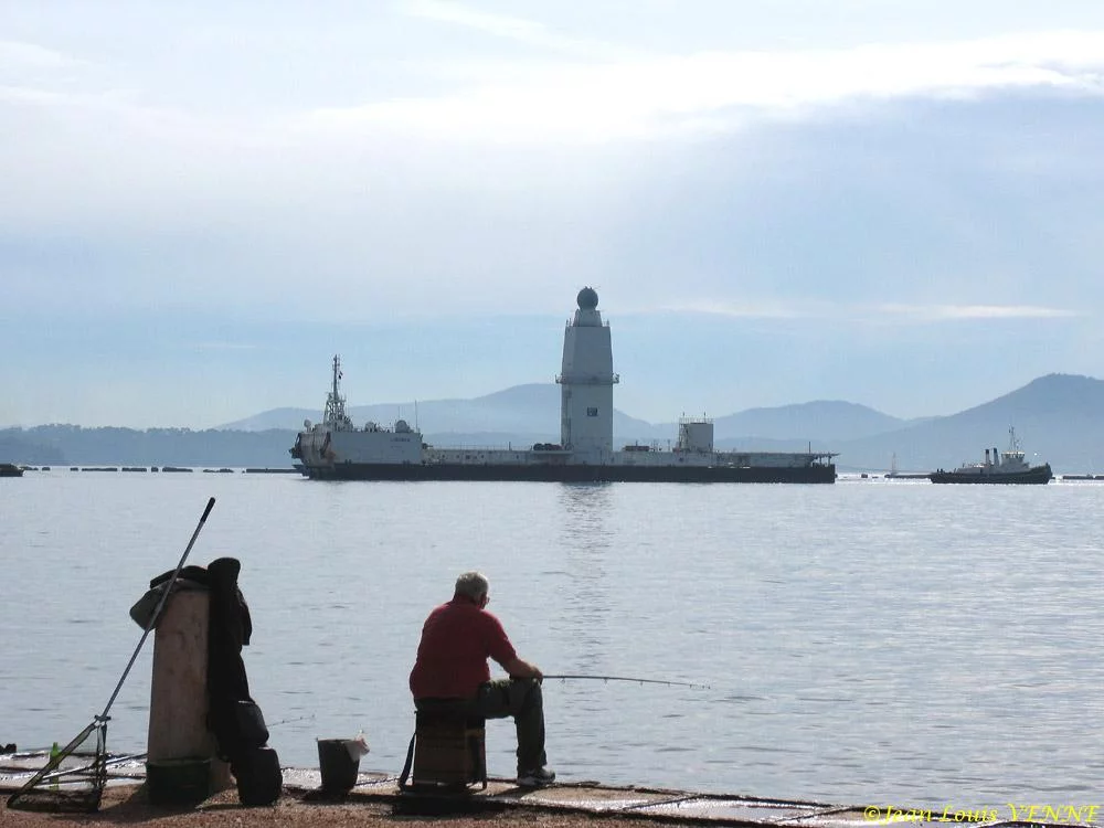 Un mât de destroyer britannique à la Seyne-sur-Mer
