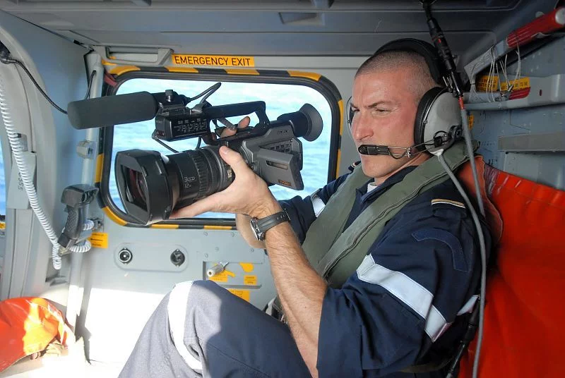 Un cameraman de la marine en action