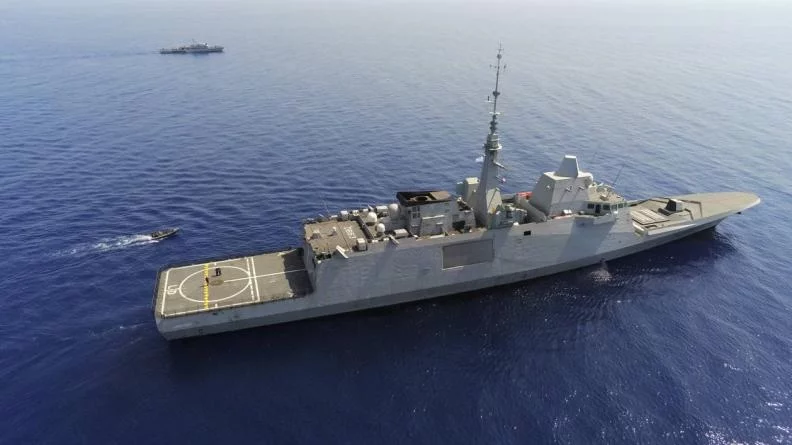 La frégate Languedoc et le patrouilleur chypriote Ioannides