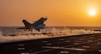 Un chasseur Rafale Marine décolle du Charles de Gaulle