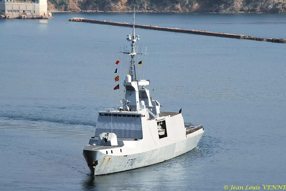 La frégate Lafayette effectue des boucles magnétiques