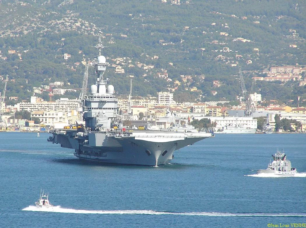 Le Charles de Gaulle prend la mer