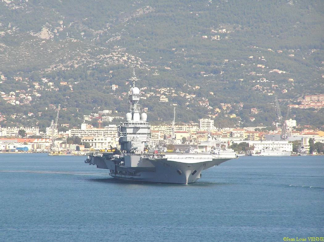 Le Charles de Gaulle prend la mer