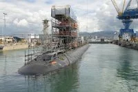 Le sous-marin nnucléaire d'attaque USS Colorado dans un bassin de la base d'Hawaï