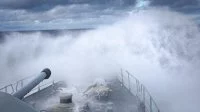 Le patrouilleur PM L’Her patrouille en Atlantique dans les difficiles conditions hivernales