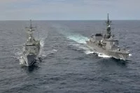 La frégate espagnole s'entraîne avec la frégate japonaise Harusame