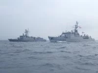 L'aviso EV Jacoubet et le patrouilleur tunisien La Galite