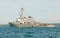 Le destroyer USS John S. McCain à son arrivée à Singapour après la collision