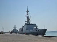 La frégate Surcouf dans le port de Manama