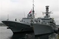 La frégate Languedoc, à couple d'un bâtiment de la Royal Navy