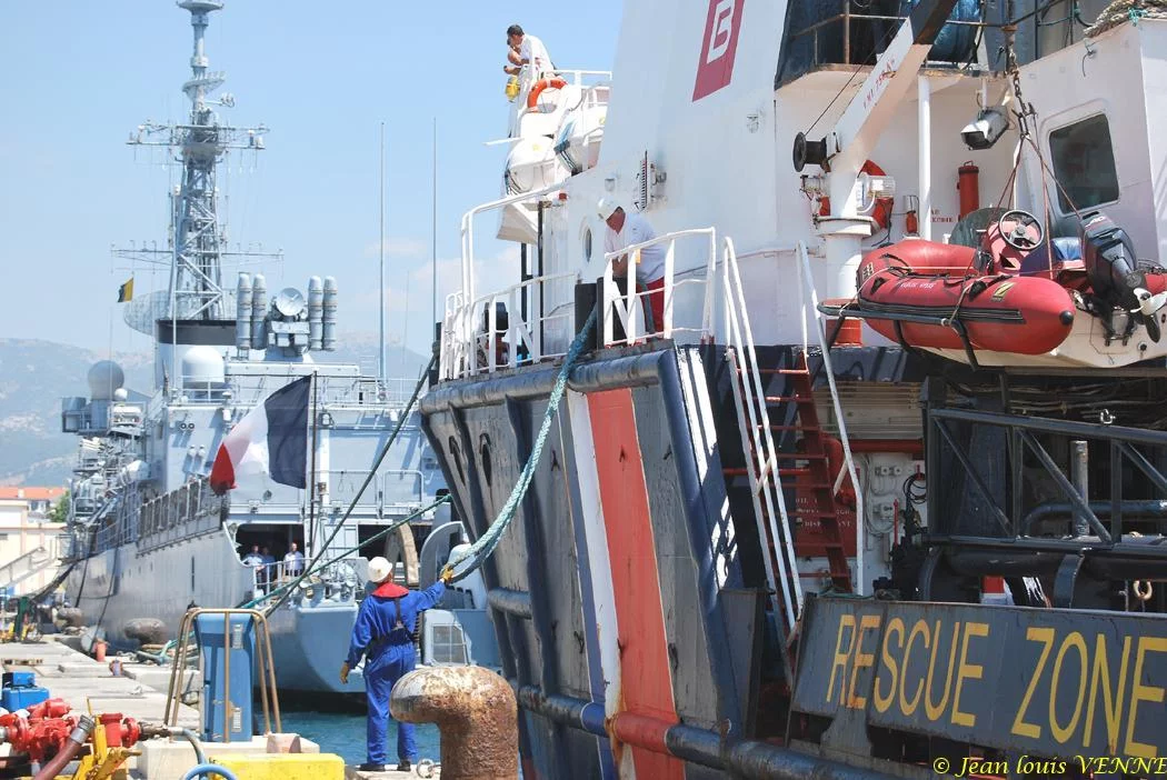 L'équipage largue les amarres