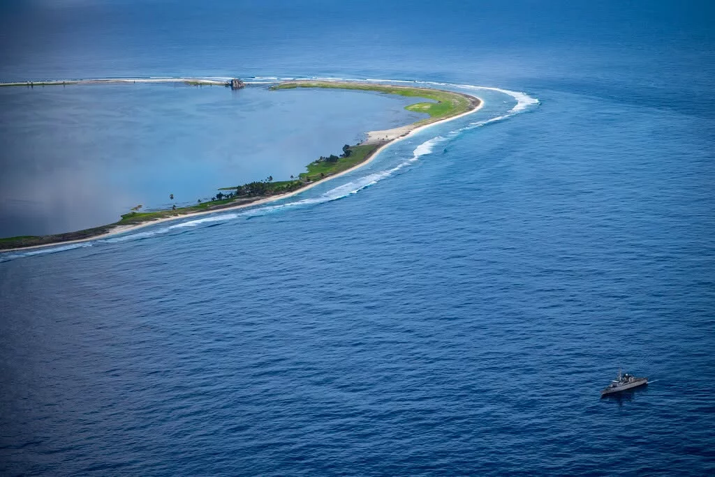 Une frégate de surveillance au large de l’île de Clipperton