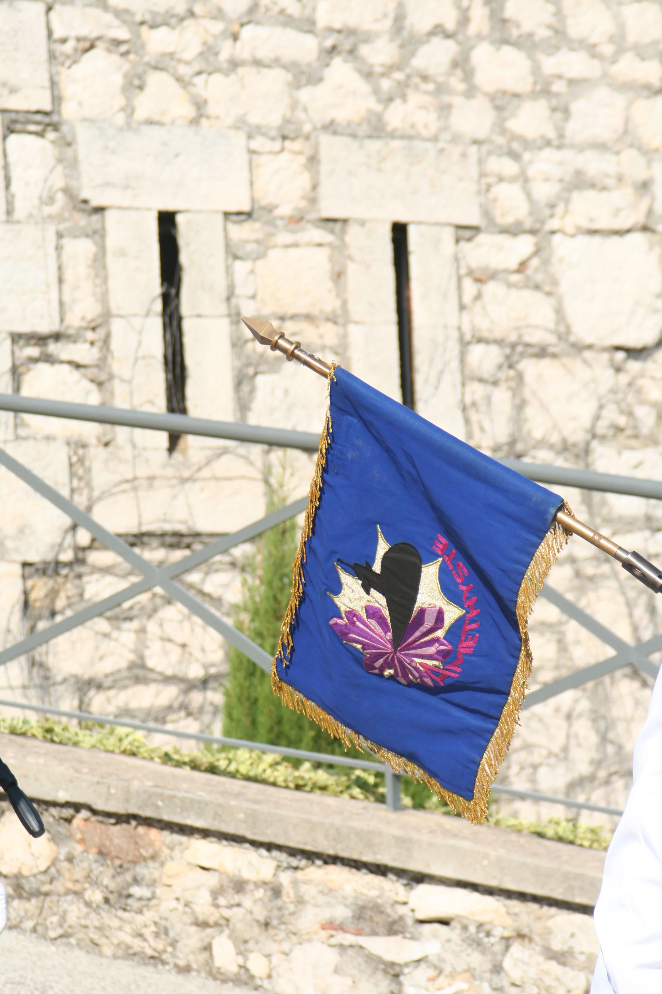 Le fanion de l'Améthyste