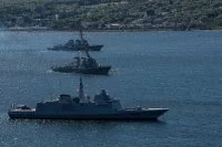 Le frégate Languedoc et les destroyers USS Bulkeley et USS Gonzalez (DDG 66), au mouillage devant le port d'Halifax
