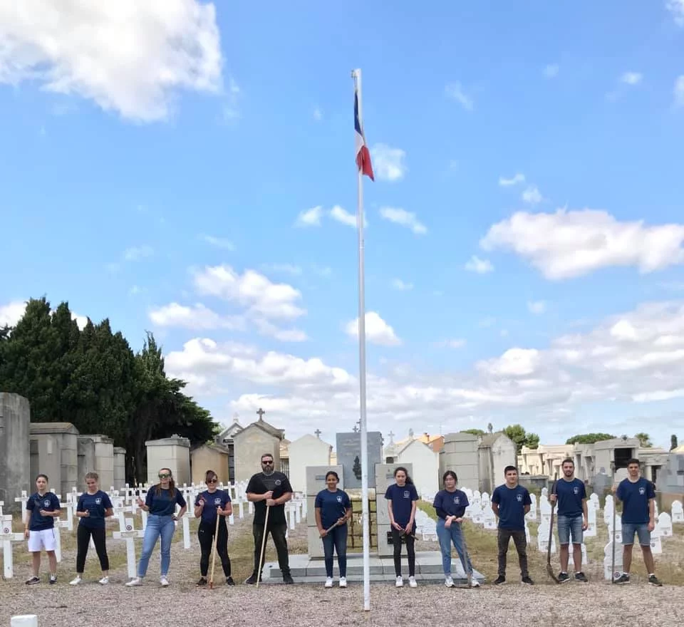 La Préparation Militaire Marine de Perpignan débarque dans le cimetière de l’Ouest