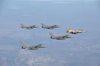 4 chasseurs Rafale du groupe aéronaval et un chasseur F-16i israélien