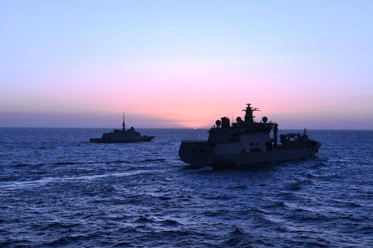 La frégate Lorraine escorte le pétrolier-ravitailleur norvégien Maud