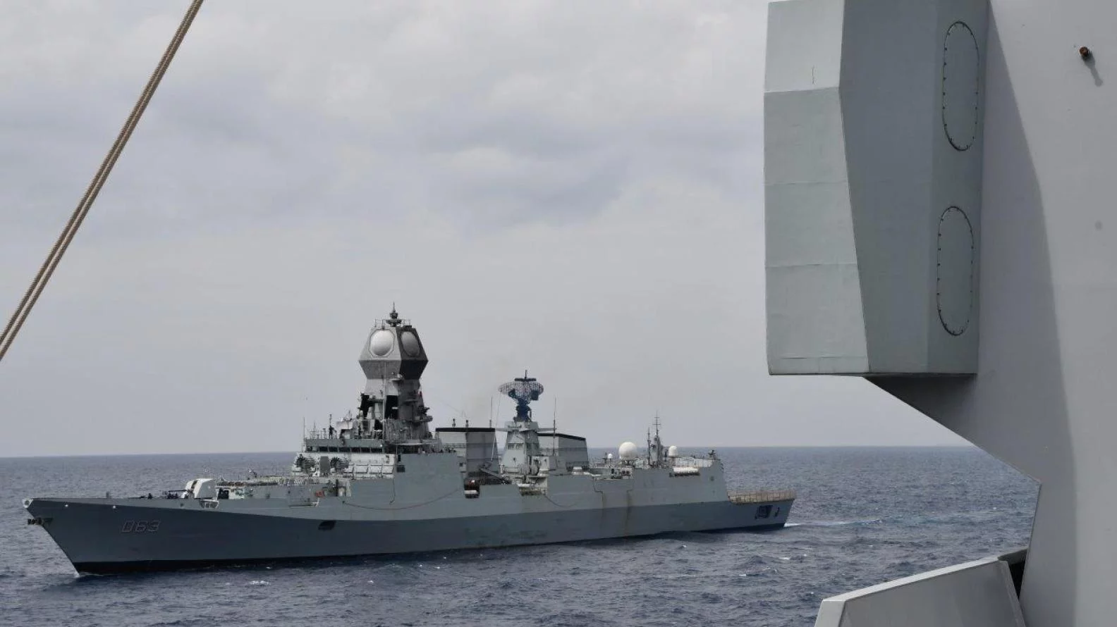 Le destroyer de défense aérienne indien Kolkata