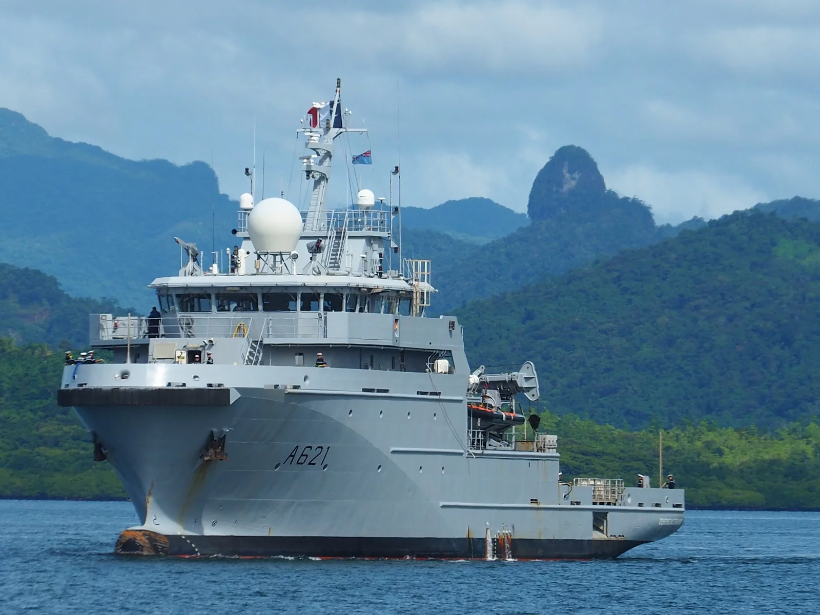 Le Bâtiment de soutien et d’assistance outre-mer (BSAOM) D’Entrecasteaux arrive aux îles Fidji
